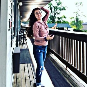 Meet your Posher, Hailey